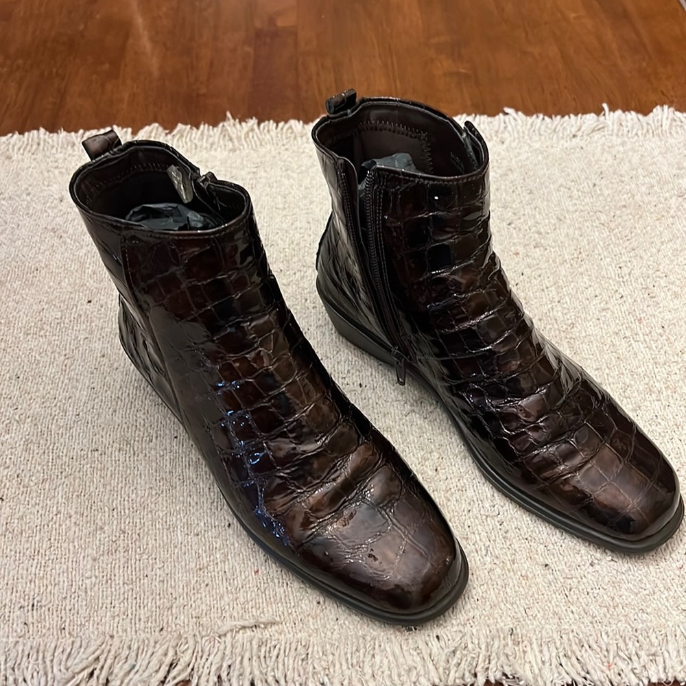 Women’s brown patent size 7